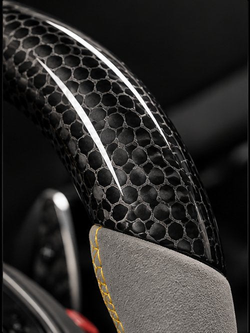 Honeycomb carbon fiber weave on the wheel