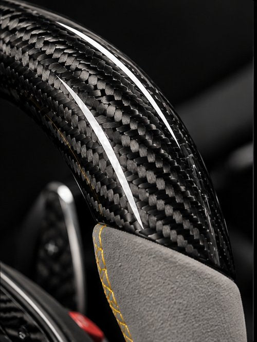 Carbon fiber 3K twill weave on the wheel